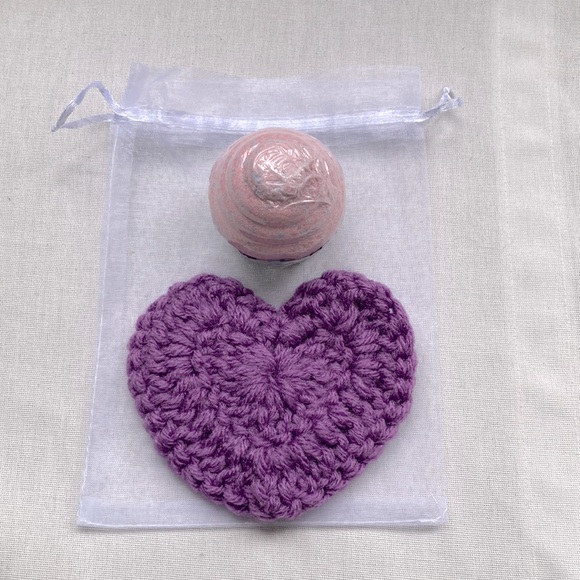 Heart Crochet Scrubby 4.25 x 4 inches and Mini Cupcake Bath Fizzie 2.5 oz Purple - Picture 4 of 9